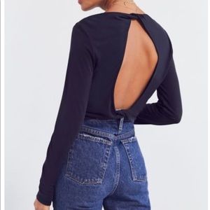 NWT silence+noise twist back crop top